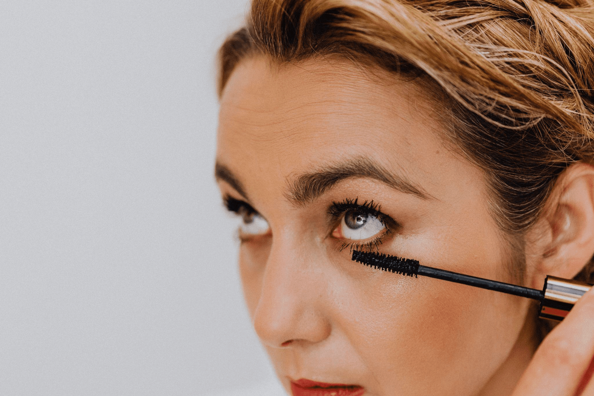 Can You Go Swimming With Eyelash Extensions? Myth Busted